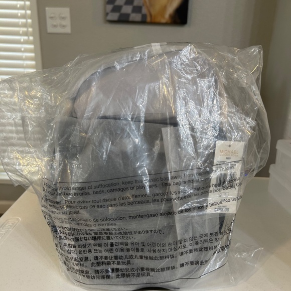 Michael Kors Reed Medium Pebble Leather Belted Bucket Crossbody Bag NWT - Picture 4 of 6